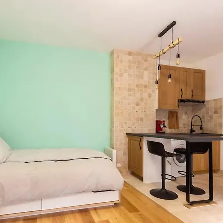 Montholon1 Charming Lafayette And Opera *